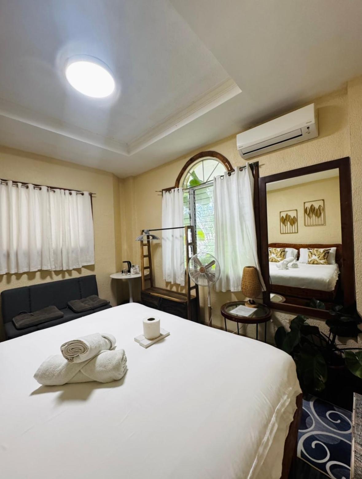 Tahanan Resort Сан-Хуан Экстерьер фото