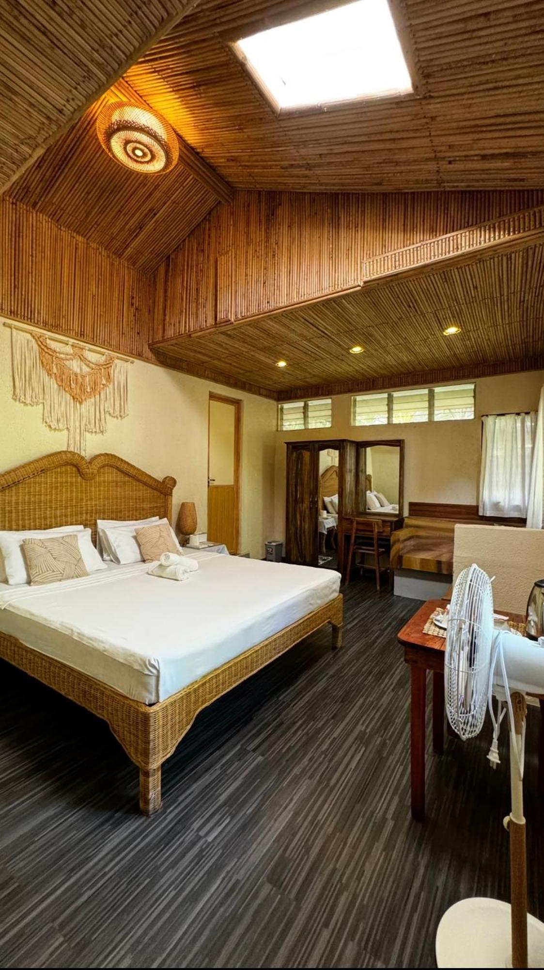 Tahanan Resort Сан-Хуан Экстерьер фото